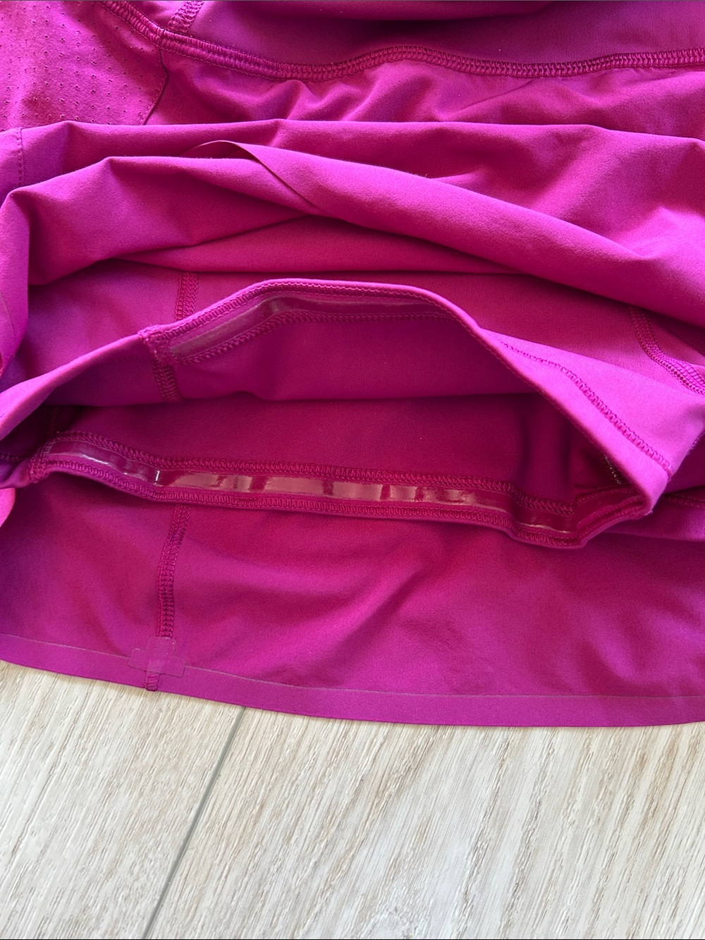 Athleta Run with it 14” Skort Jupe-Short Run with it. Size Medium. - Picture 4 of 6